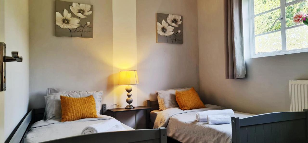 Fairview Watford Villa *